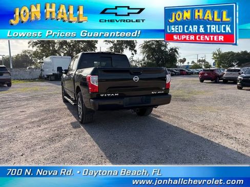 Used 2018 Nissan Titan SV w/ SV Convenience Package AWD/4WD image 10