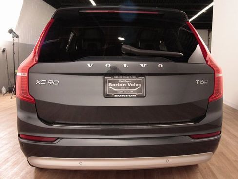 Used 2022 Volvo XC90 T6 Momentum w/ Advanced Package image 6