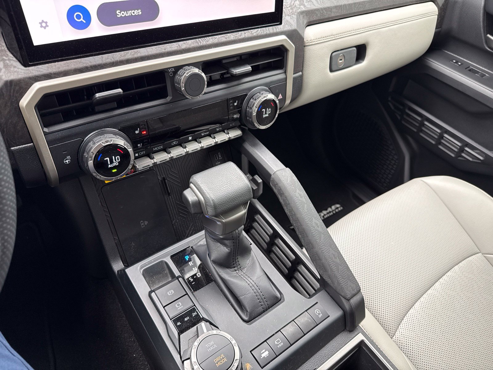 Used 2025 Toyota Tacoma Limited AWD/4WD image 11