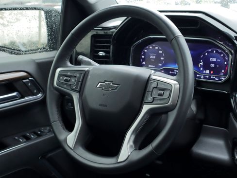 Used 2024 Chevrolet Silverado 1500 LT Trail Boss w/ LT Trail Boss Premium Package image 18