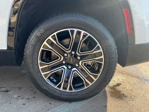 New 2026 Jeep Grand Wagoneer 4WD w/ Premium Group I image 9