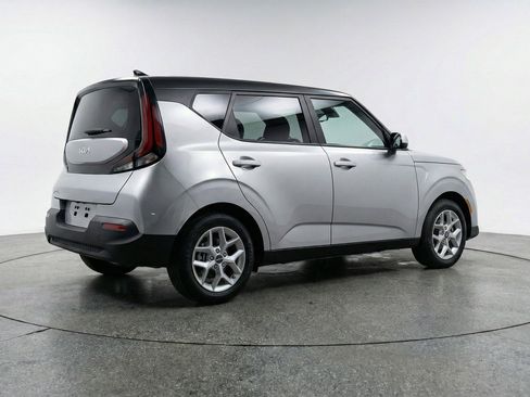 Used 2025 Kia Soul LX w/ LX Technology Package FWD image 9
