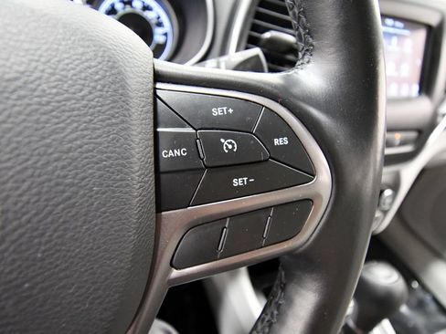 Used 2021 Jeep Cherokee Latitude Lux FWD image 21