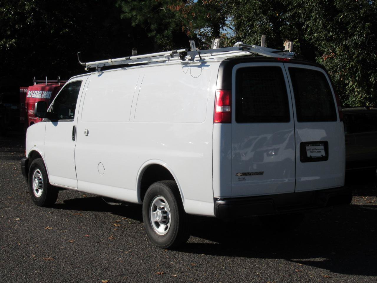 Used 2017 Chevrolet Express 2500 RWD image 4