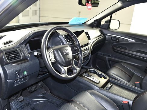 Used 2022 Honda Passport TrailSport image 2