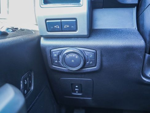 Used 2016 Ford F150 Lariat image 16