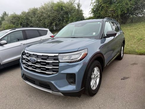 Certified 2025 Ford Explorer Active AWD/4WD image 3