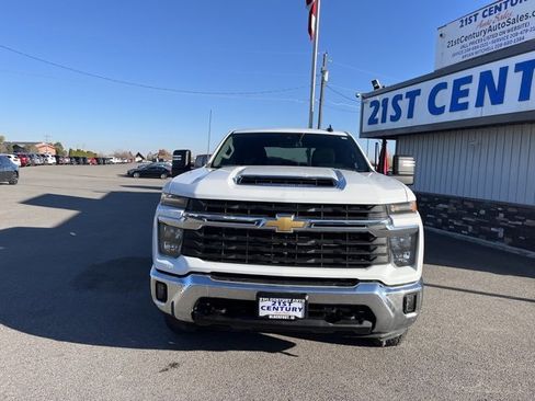 Used 2024 Chevrolet Silverado 2500 LT w/ Convenience Package image 2