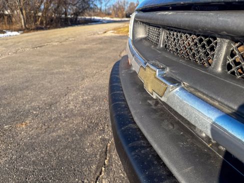 Used 2002 Chevrolet S10 Pickup LS w/ LS Preferred Equipment Group image 9