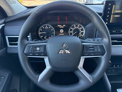 New 2025 Mitsubishi Outlander ES FWD image 16