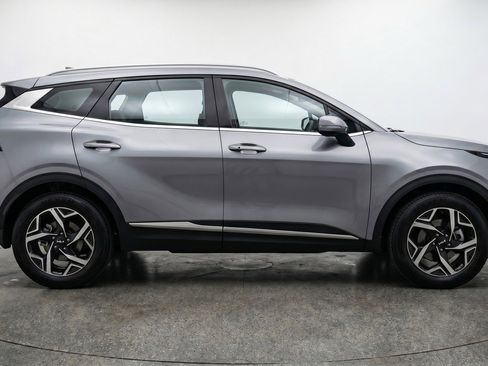 Used 2025 Kia Sportage LX image 11