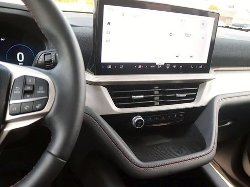 Used 2025 Ford Explorer Active w/ Active Comfort Package RWD image 20