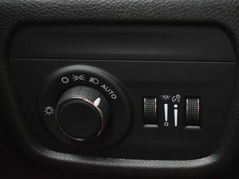 Used 2025 Jeep Grand Cherokee Laredo w/ Luxury Tech Group I AWD/4WD image 17