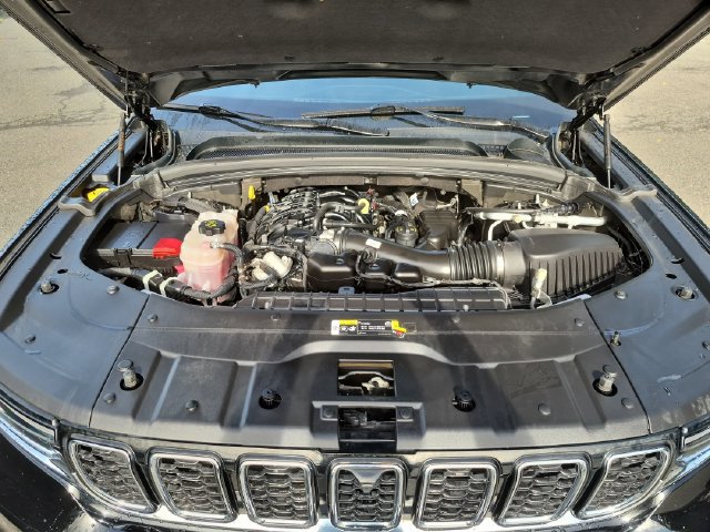 Used 2023 Jeep Grand Cherokee L Limited w/ Luxury Tech Group II AWD/4WD image 25