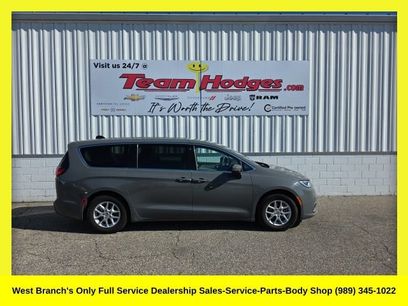 Used 2023 Chrysler Pacifica Touring-L