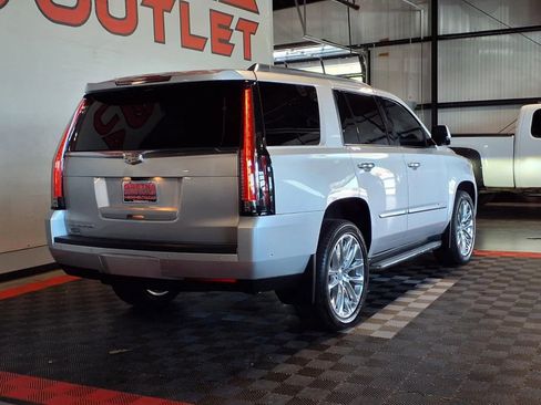 Used 2020 Cadillac Escalade Luxury AWD/4WD image 8