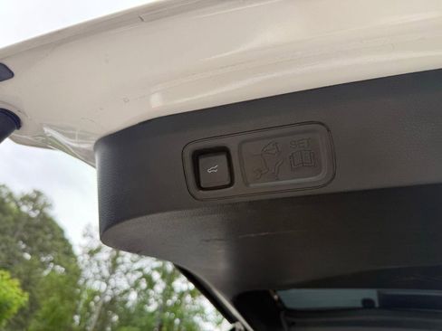 Used 2020 Ford Expedition XLT w/ Equipment Group 202A AWD/4WD image 16