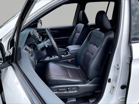 Certified 2024 Honda Ridgeline Black Edition image 17
