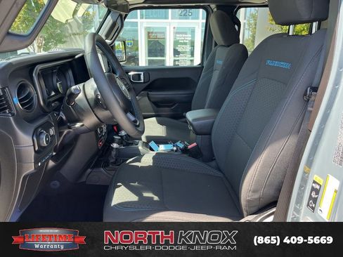 Used 2025 Jeep Wrangler Unlimited Rubicon 4xe w/ Safety Group AWD/4WD image 3
