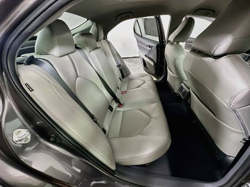 Used 2022 Toyota Camry XLE FWD image 11