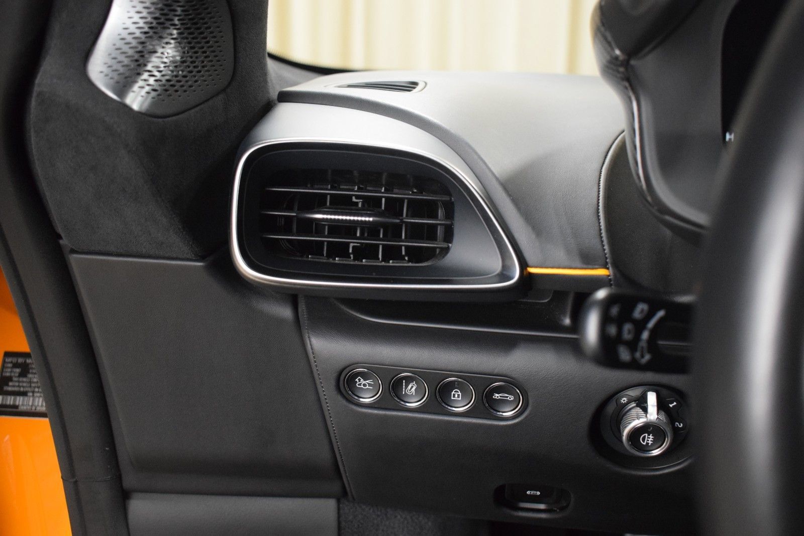 Used 2024 McLaren Artura RWD image 24