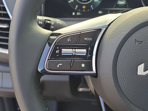 New 2026 Kia Seltos EX FWD image 30