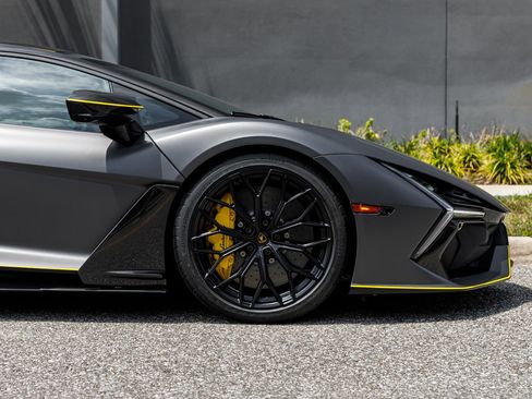 Used 2025 Lamborghini Revuelto AWD/4WD image 28