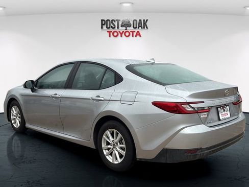 Used 2025 Toyota Camry LE image 5