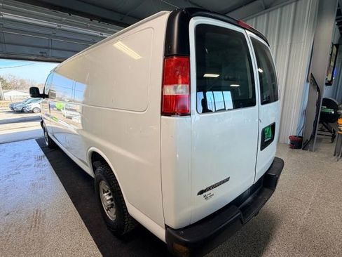 Used 2017 Chevrolet Express 2500 Extended RWD image 4