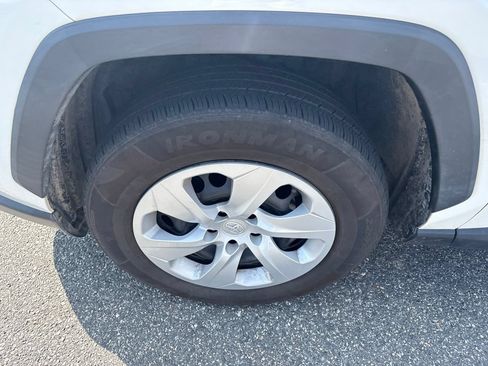 Used 2019 Toyota RAV4 LE FWD image 11