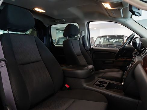 Used 2013 Chevrolet Avalanche LS AWD/4WD image 9