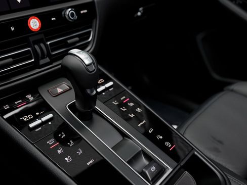 New 2025 Porsche Macan image 16