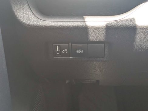 Used 2019 Toyota RAV4 LE FWD image 29