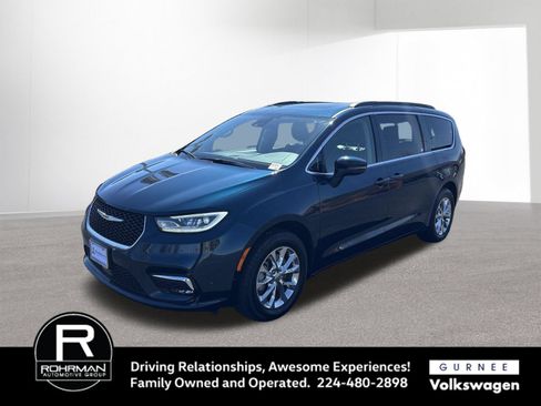 Used 2022 Chrysler Pacifica Touring-L AWD/4WD image 1