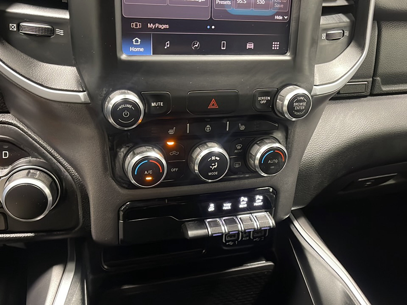 Used 2023 RAM 1500 Big Horn AWD/4WD image 10