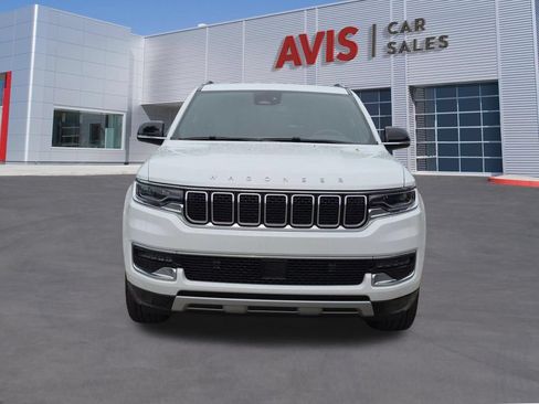 Used 2025 Jeep Wagoneer L Series II AWD/4WD image 2