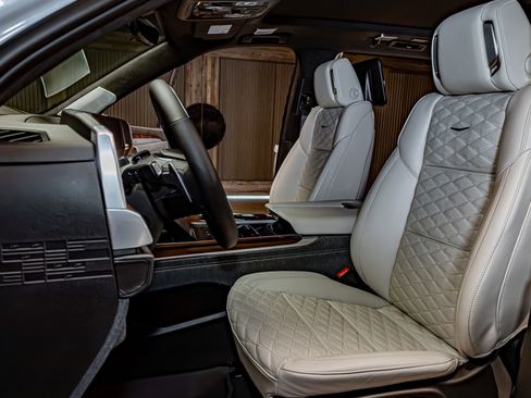 Used 2026 Cadillac Escalade Platinum Sport w/ LPO, Floor Liner Package image 20