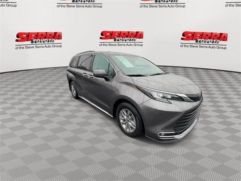 Certified 2024 Toyota Sienna XLE w/ XLE Plus Package image 3