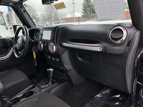 Used 2018 Jeep Wrangler Unlimited Sahara image 28