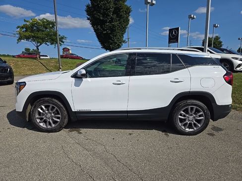 Used 2024 GMC Terrain SLT AWD/4WD image 9
