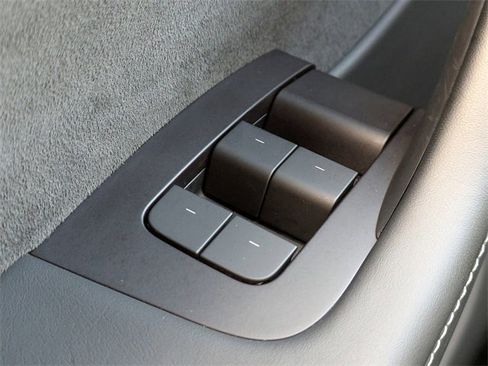 Used 2023 Tesla Model Y Long Range image 25