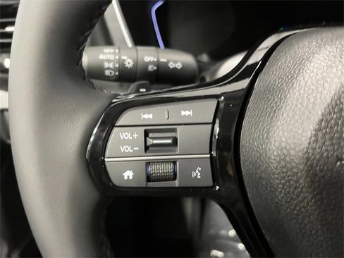 New 2025 Honda Pilot Touring image 10