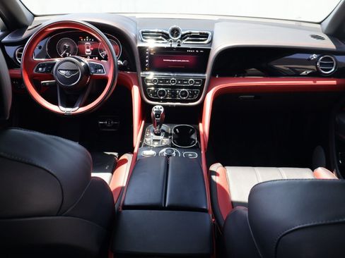 Certified 2022 Bentley Bentayga AWD/4WD image 5