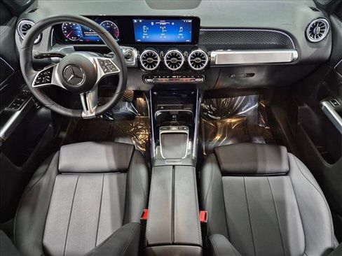 Used 2026 Mercedes-Benz GLB 250 image 18