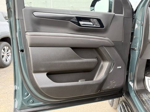 New 2026 Chevrolet Suburban RST AWD/4WD image 11