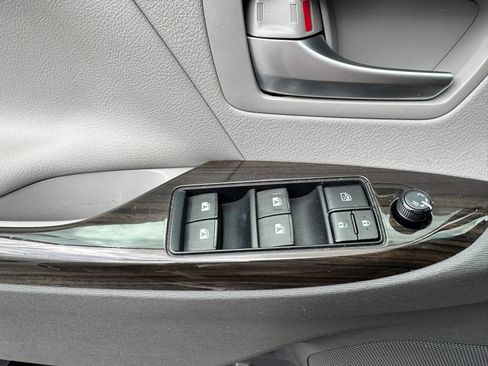 Used 2017 Toyota Sienna XLE w/ XLE Navigation Package FWD image 39