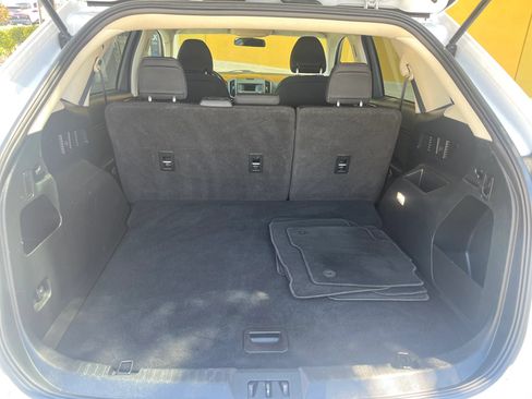 Used 2018 Ford Edge SE FWD image 18