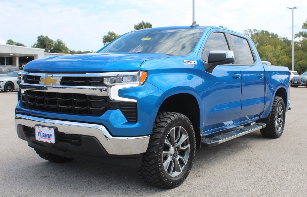 Used 2024 Chevrolet Silverado 1500 LT w/ Z71 Off-Road Package AWD/4WD image 2