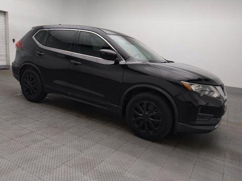 Used 2018 Nissan Rogue S image 11