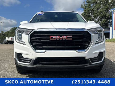 Used 2023 GMC Terrain SLE w/ Driver Convenience Package image 8